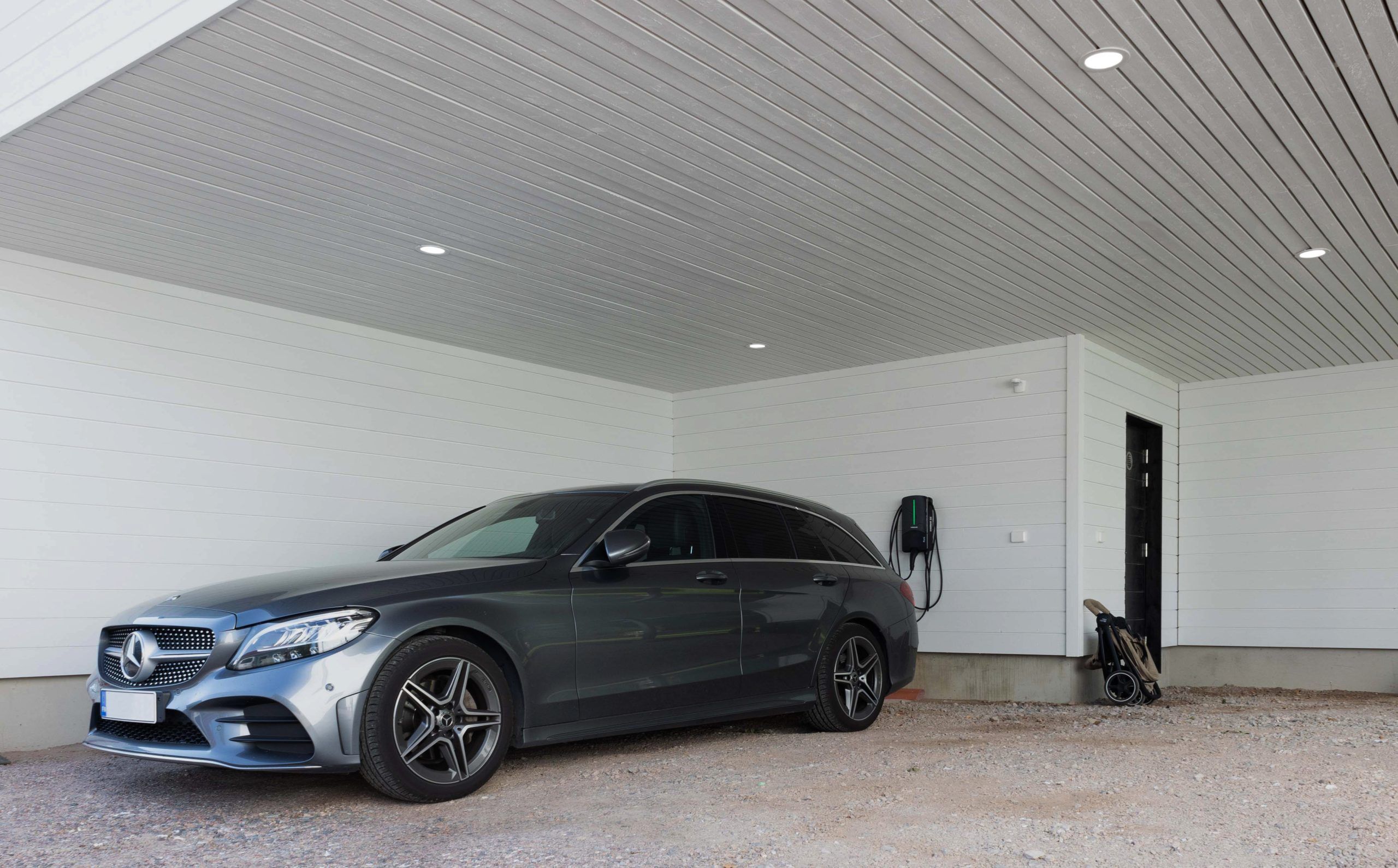 Plafond160 luminaires for the general lighting of a carport. Ledstore.fi